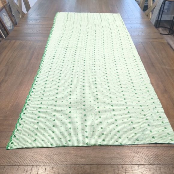 Wide Green Plaid Table Runner 55"x22" Christmas Scalloped Edges - Picture 1 of 10